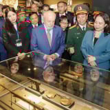 Hình ảnh Tổng thống Brazil Luiz Inácio Lula da Silva tham quan Bảo tàng Lịch sử Quân sự Việt Nam