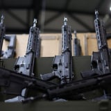 Một đồng minh của NATO đã tìm ra cách đưa vũ khí đến Ukraine rẻ và nhanh hơn để khiến Nga sững sờ