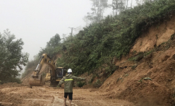 Còn 3km nữa sẽ thông tuyến đường bộ đến Rào Trăng 3