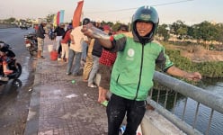 Chuyện lạ Bình Thuận: Ném chai nhựa xuống sông rồi lôi cá đối lên