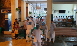 Vụ sập nhà xưởng do lốc xoáy: Khẩn cấp cấp cứu người bị nạn trong đêm