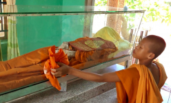 Chuyện lạ An Giang: Thi hài nhà sư còn nguyên vẹn sau 6 năm chôn cất mà không cần chất bảo quản