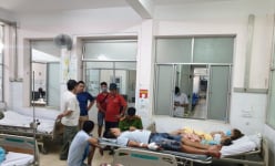 Không cho lĩnh giải vì cho rằng vé số giả, chủ đại lý bị chém gần đứt lìa bàn tay