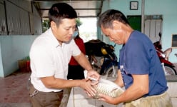 Nuôi cá ngon theo công nghệ 'sông trong ao', một ông nông dân tỉnh Hưng Yên mỗi năm bán 250 tấn cá, thu tiền tỷ
