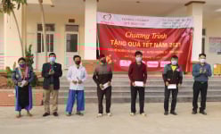 Quỹ Thiện tâm và Báo NTNN/Dân Việt mang Tết đến cho người nghèo vùng cao Chiềng Hoa (Sơn La)