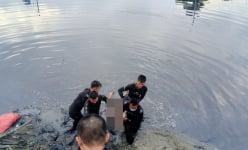 TP.HCM: Đang đi khám bệnh, người đàn ông nhảy sông tự tử