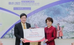 Sao Thái Dương đồng hành cùng chương trình trao tặng tủ sách cho em