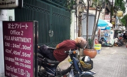 Xe ôm truyền thống vật vã từng cuốc “kiếm cơm” những ngày cận Tết