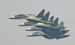 Ảnh ấn tượng tuần: Tiêm kích Su-30 thao diễn trên bầu trời và khu tái định cư cho 108 hộ dân tại Hà Nội