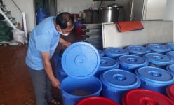 Ông nông dân Lai Châu nấu thứ gì mà đậy kín, cả làng biết hết rồi, chỉ người lạ cứ tò mò muốn xem