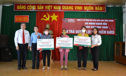 Agribank Bình Thuận phối hợp với Abic Khánh Hòa chi bồi thường bảo hiểm bảo an tín dụng hơn 600 triệu đồng cho khách hàng