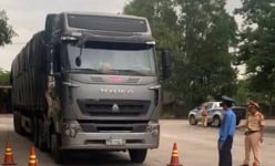 TT-Huế: Hàng trăm ôtô kinh doanh vận tải của 42 tổ chức, cá nhân bị thu hồi phù hiệu 