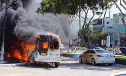 Cháy ô tô liên hoàn trước nhà hàng tiệc cưới ở Đà Nẵng