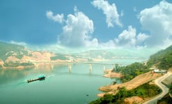 Ở thung lũng đẹp ở Điện Biên có một thị xã nho nhỏ-nơi gặp gỡ của ba dòng sông, đó là thị xã nào?