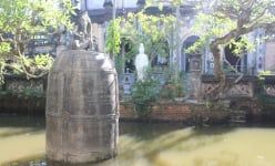 Sao quả chuông đồng khổng lồ nằm im lìm gần nghìn năm dưới hồ nước của ngôi chùa cổ ở Nam Định?