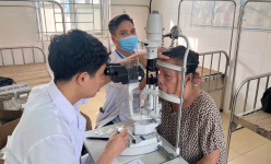 1.000 người dân ở Hòa Bình được khám mắt, cấp thuốc miễn phí