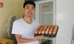 Một nông dân trẻ Nam Định nuôi gà đẻ cho thu nhập khủng, gà đẻ đến đâu, bán hết đến đó