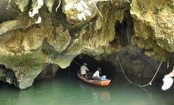 Cách Hà Nội 60km thôi, nơi này của Hà Nam có cái ao nước trong hang đá, có thú hoang dã, cò trắng bay
