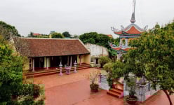 Đại tướng quân nhà Trần qua 3 đời vua, Thượng hoàng Nhân Tông đi tu bèn xin cáo quan về quê Nam Định