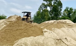 Quảng Ngãi sắp kiệt nguồn cát xây dựng, nhà thầu ngồi trên lửa 
