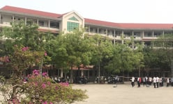 Vụ nữ sinh tự tử: Hiệu trưởng, giáo viên bị đe dọa, học sinh không dám mặc đồng phục ra ngoài trường