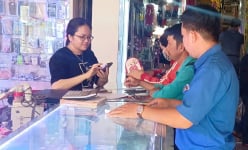 Nông thôn mới Kiên Giang, đi chợ ở quê thời 4.0 không mang theo tiền vẫn mua bán vô số hàng