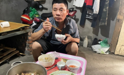 Cuộc sống những người 'bám chợ' Long Biên những ngày 'bão giá'