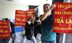 Thao túng tâm lý để phụ huynh 'vét cạn túi' cho trung tâm tiếng Anh