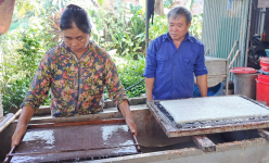 Nghề này tưởng mất đi rồi, ở Hòa Bình đang có những nghệ nhân làm 'hồi sinh' giấy dó qua 35 công đoạn