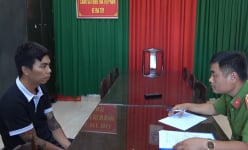 Huế: Công an mật phục bắt thanh niên xăm trổ tàng trữ hàng loạt viên hồng phiến 