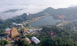 Chợ Mây trên đỉnh Thiên Cấm Sơn