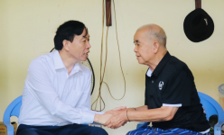 Chủ tịch UBND tỉnh Lai Châu thăm, tặng quà thương binh và gia đình liệt sĩ