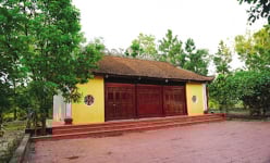 Một trạng nguyên quê Bắc Ninh, mẹ đi hái củi ướm thử bàn chân lạ về thụ thai, đẻ ra tướng mạo xấu xí