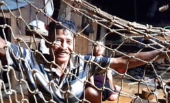 Một người Quảng Trị ở vùng này vẫn giữ tấm lưới bắt thú rừng, chính tay ông đan 10 ngày mới xong