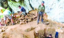 Một hang đá ở Thanh Hóa có tổ mối khổng lồ án ngữ, phát lộ mộ cổ gì mà khai quật khảo cổ 4 lần?