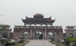 Một làng ở Thái Bình có vô số các đền cổ, lăng tẩm của Hoàng tộc nhà Trần, đó là làng nào?