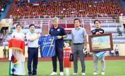 U15 Nam Định đá giao hữu với U15 V.Varen Nagasaki trên sân Thiên Trường