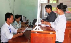 Ngoài chế độ tiền lương, cán bộ, công chức xã được hưởng những khoản phụ cấp nào?