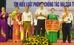 Nông dân Bắc Giang thi tìm hiểu kiến thức về Luật Phòng, chống tác hại của thuốc lá
