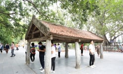 Cận cảnh làng cổ nổi tiếng Bắc Ninh, dân ca quan họ sinh ra từ đây, có nhà chòi cổ cột bằng đá