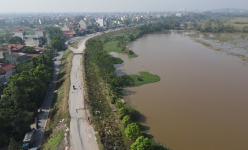 Tuyến đê nào đang bị sụt lún, phải dựng hàng rào cấm qua lại ở Hà Nội?