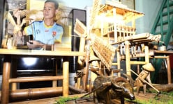 Biến cây tre thành đồ chơi đẹp, làm con chim lạ 'đong đưa cổ, vỗ đôi cánh', 8X Quảng Ngãi gây sốt mạng xã hội