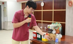 Sáng chế robot phân loại rác sử dụng AI, nam sinh TP.HCM được trao học bổng đại học toàn phần