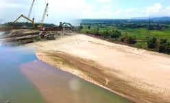 Nhà thầu đường trọng điểm 3.500 tỷ đồng ở Quảng Ngãi “sống dở chết dở” vì chờ cấp phép mỏ cát