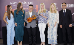 BOND – tứ tấu dây thành công nhất mọi thời đại háo hức được ăn món này khi đến Việt Nam