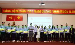 Quỹ Phát triển Tài năng Việt trao học bổng cho 12 VĐV quốc gia