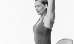 6 động tác yoga trên ghế giảm căng thẳng khi ngồi nhiều