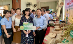 Chủ tịch Hội NDVN Lương Quốc Đoàn khen ngợi Hội Nông dân Bắc Giang thực hiện mô hình canh tác lúa thân thiện môi trường