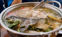 Lá rừng ngon nõn nà nhúng lẩu cá lăng sông là món ngon khó cưỡng ở nơi này của Đồng Nai 