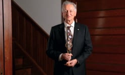 “Cha đẻ AI” Geoffrey Hinton: Giải VinFuture linh hoạt hơn Giải Nobel